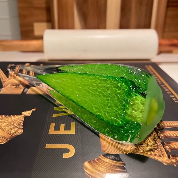 Scandinavian Crystal Art Glass Christmas Tree Emerald Modern Sculpture (8.5”) - Picture 3 of 5